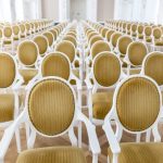 El impacto del diseño y el alquiler de mobiliario en la transformación de eventos corporativos y celebraciones sociales